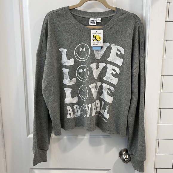 Women's SmileyWorld Love Above All Graphic Sweatshirt Gray L Smiley Company NWT - Picture 13 of 13